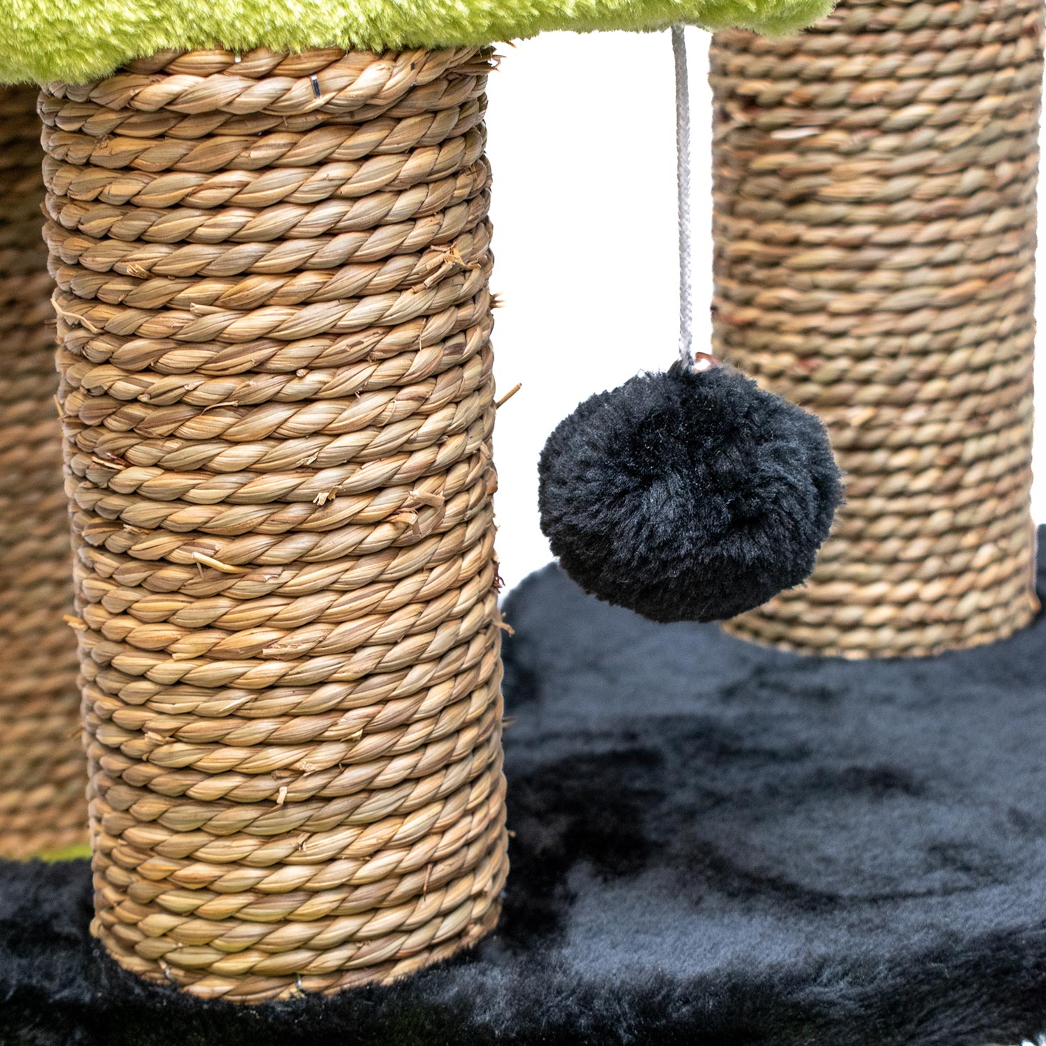 AQPET FRIENDS SCRATCHING POST MADRID - 86 CM GREEN/BLACK